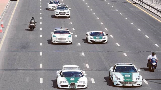 Theo cảnh sát Dubai, việc họ được trang bị dàn siêu xe "khủng" là nhằm tuần tra trên đường cao tốc...