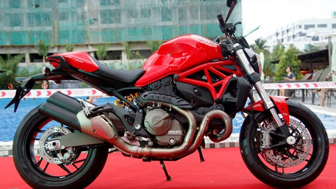 Ducati Monster 821 thiết kế hầm hố, động cơ mạnh mẽ cùng mức giá khởi điểm 400 triệu đồng.