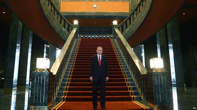 Ông Erdogan chuyển về Cung điện Trắng sau khi đắc cử tổng thống vào tháng 8/2014. Ảnh: EPA.