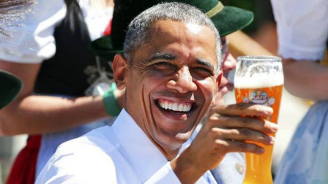 Obama đi uống bia với Merkel ngay khi đến Đức