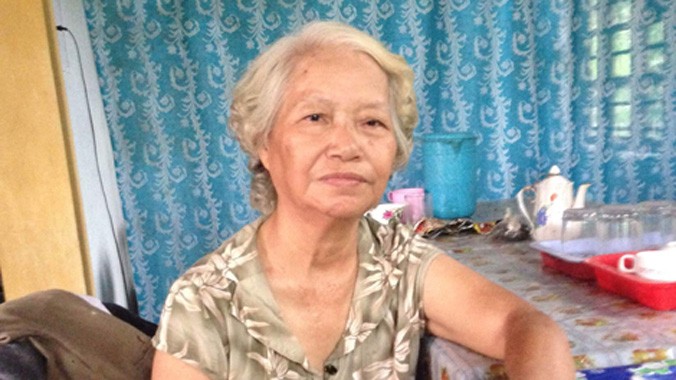 Bà Nguyễn Thị Cam hốc hác, ốm yếu khác thường do nhiều năm liền không ngủ.