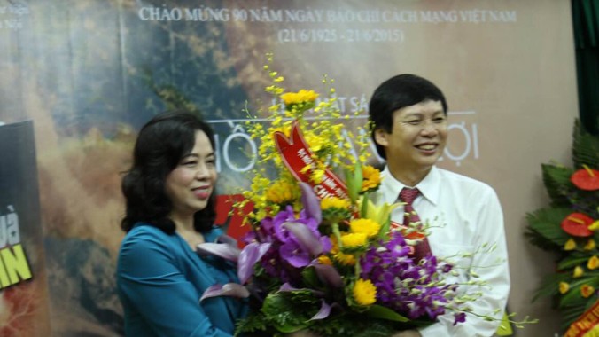 Trưởng ban Tuyên giáo Hà Nội ra mắt sách nghề báo
