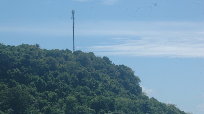 Trạm 3G của Viettel nằm cách mực nước biển hơn 200 m. Ảnh: Quân Nguyễn.