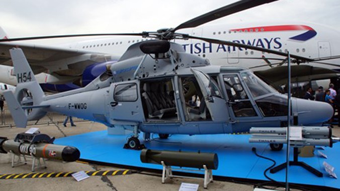 Trực thăng đa nhiệm AS565 Panthers do Airbus Helicopters chế tạo tại một triển lãm hàng không.