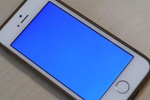 Nhiều khách hàng của nhà mạng T-Mobile phàn nàn iPhone dính lỗi màn hình xanh. Ảnh minh họa.