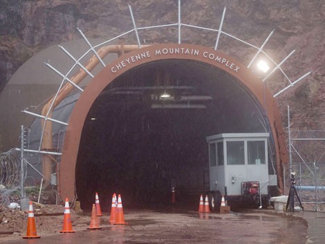 Lối vào căn cứ ngầm Núi Cheyenne.