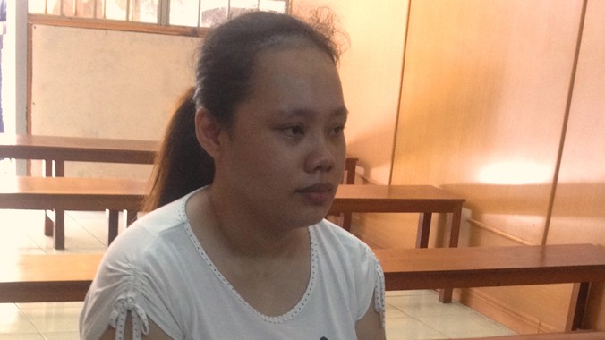Nữ quái Nguyễn Thị Hoàng Yến tại phòng xử án sáng nay 2/7. Ảnh T. Châu.