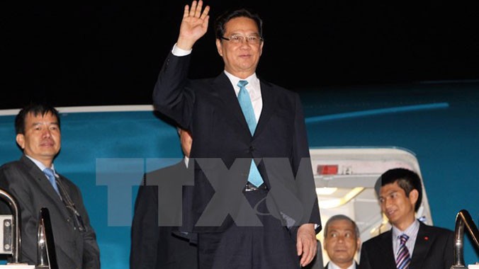 Thủ tướng Nguyễn Tấn Dũng đến sân bay Haneda, Tokyo. Ảnh: Đức Tám/TTXVN.