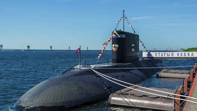 Nga biên chế tàu ngầm Kilo Project 636.3 thứ ba vào ngày 3/7 tại khu vực tổ chức triển lãm IMDS 2015 thu hút đáng kể sự chú ý của truyền thông trong nước và quốc tế.