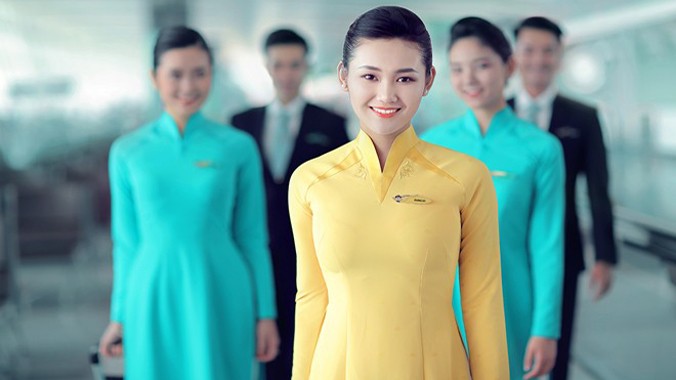 Sau khi Vietnam Airlines tiếp nhận tàu bay thế hệ mới A350-900 XWB, hãng đã chính thức công bố chương trình nâng cấp dịch vụ 4 sao cùng hệ thống nhận diện thương hiệu với nhiều đổi mới theo hướng hiện đại. Đáng chú ý là sự kiện ra mắt bộ đồng phục tiếp vi
