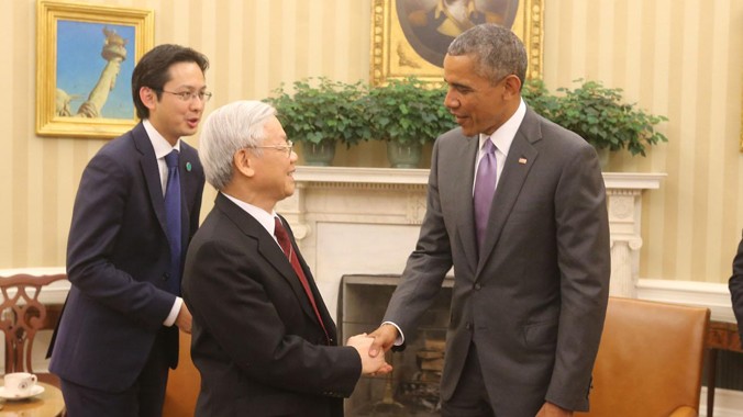 Tổng thống Mỹ Barack Obama đón Tổng Bí thư Nguyễn Phú Trọng tại Nhà Trắng. Ảnh: TTXVN.