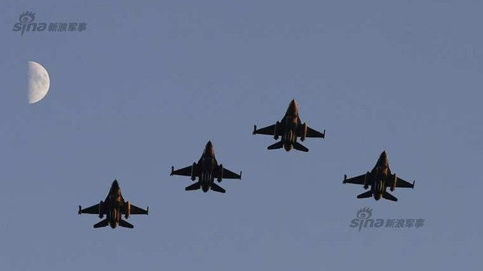 Theo trang mạng Scramble.nl, ít nhất bốn chiến đấu cơ F-16IQ đã hạ cánh xuống sân bay Balad, tỉnh Salahuddin vào đầu tuần. 