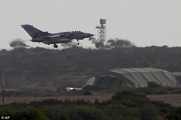 Chiếc Tornado của Không quân Anh trở về căn cứ. Nguồn: DM.