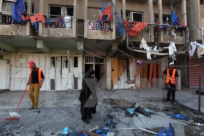 Hiện trường một vụ đánh bom liều chết tại quận Bayaa, phía Tây Baghdad. Nguồn: AFP/TTXVN.