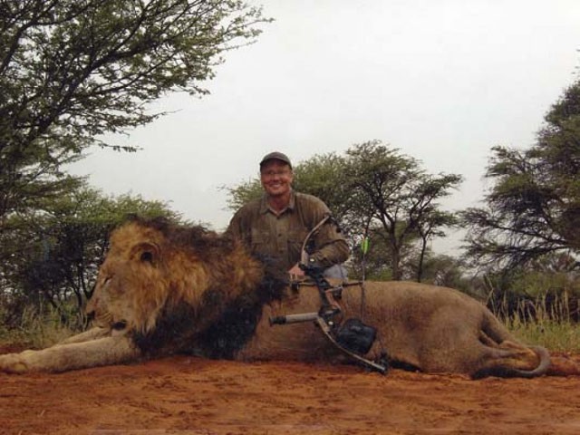 Kẻ bắn chết "vua sư tử" Cecil được xác định là một nha sĩ người Mỹ.