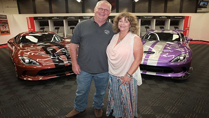 Wayne và D’Ann Rauh vốn đã là hai người sở hữu bộ sưu tập siêu xe Dodge Viper lớn nhất thế giới.