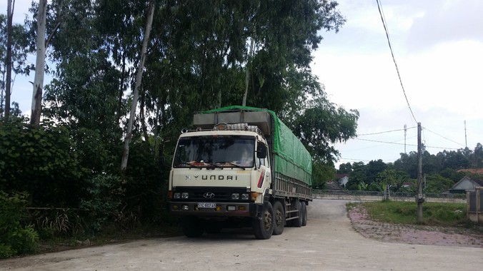 Chiếc xe bị lực lượng chức năng đưa về trụ sở Công an phường Đậu Liêu để xử lý.