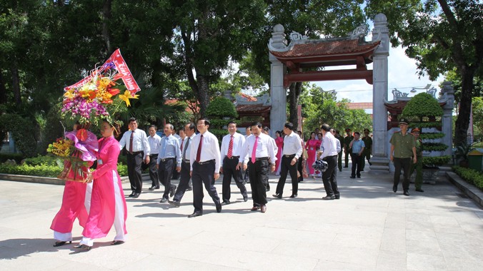 Chủ tịch nước Trương Tấn Sang dâng hoa, dâng hương tại Khu di tích Kim Liên