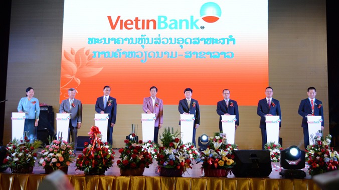 Khai trương ngân hàng 'con' của VietinBank tại Lào 