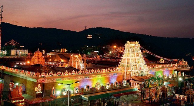 Chùa Tirumala nằm ở bang Andhra Pradesh, miền nam Ấn Độ là ngôi chùa giàu có nhất đất nước này. 