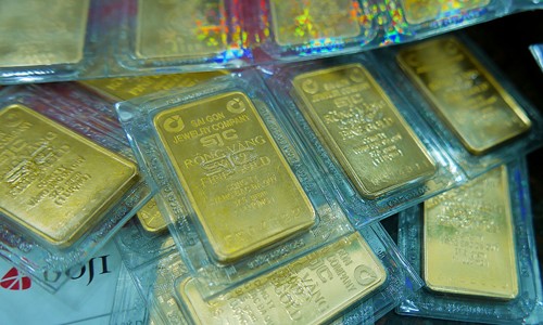 Giá vàng trong nước bật tăng theo thế giới.