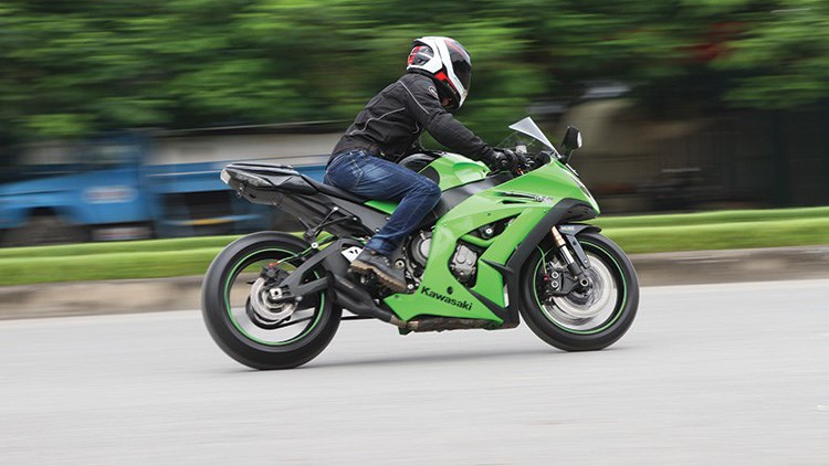 Kawasaki Ninja ZX-10R được đánh giá là "át chủ bài" của hãng Kawasaki trong các giải đua môtô danh tiếng như World Superbike và World Endurance.