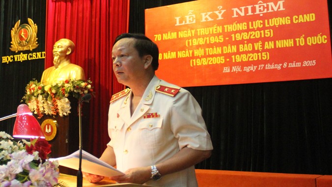 Trung tướng, GS.TS Nguyễn Xuân Yêm, Bí thư Đảng ủy, Giám đốc Học viện phát biểu tại lễ mít tinh.