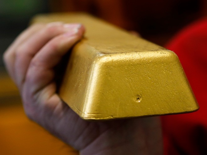 'Chân lý' nhà giàu: Tích vàng, giữ USD