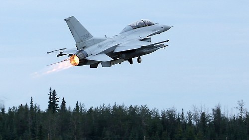 Máy bay chiến đấu F-16D của Hàn Quốc bỏ dở cuộc tập trận sau khi nhận được lệnh trở về Hàn Quốc. Ảnh: Yonhap.