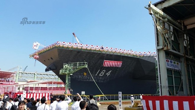 Tàu khu trục chở trực thăng Izumo thứ hai đánh số hiệu 184 của Lực lượng phòng vệ biển Nhật Bản vừa được hạ thủy hôm 27/8.