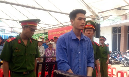 Bị cáo Nguyễn Văn Anh trước vành móng ngựa.