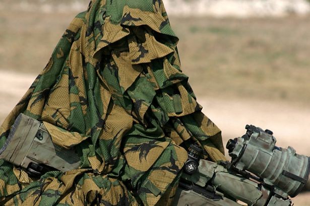 Áo khoác tàng hình giúp lính bắn tỉa qua mặt hệ thống giám sát radar của phiến quân IS.
