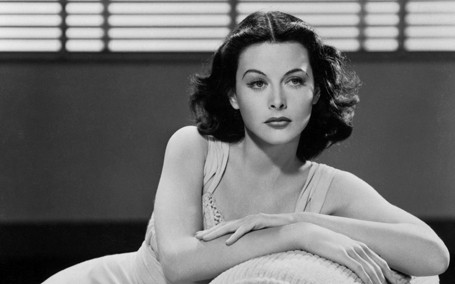 Vẻ đẹp say lòng người của nữ diễn viên người Úc Hedy Lamarr.