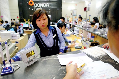 Ngân hàng Đông Á (DongA Bank) được thành lập và chính thức đi vào hoạt động vào năm 1992, với số vốn điều lệ 20 tỷ đồng. Trong hơn 20 năm hoạt động, DongA từng nằm trong nhóm ngân hàng cổ phần hàng đầu Việt Nam về quy mô và uy tín hoạt động. Ảnh: MD.