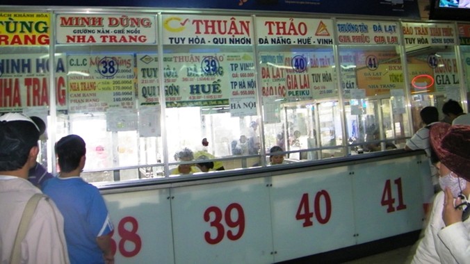 Quầy vé xe khách Thuận Thảo tại bến xe Miền Đông. Doanh nghiệp này chưa kê khai lại giá cước theo giá xăng dầu.