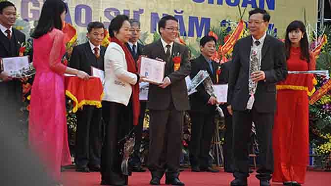 Lễ công bố quyết định trao giấy chứng nhận đạt tiêu chuẩn chức danh giáo sư và phó giáo sư 2014. Ảnh Văn Chung.
