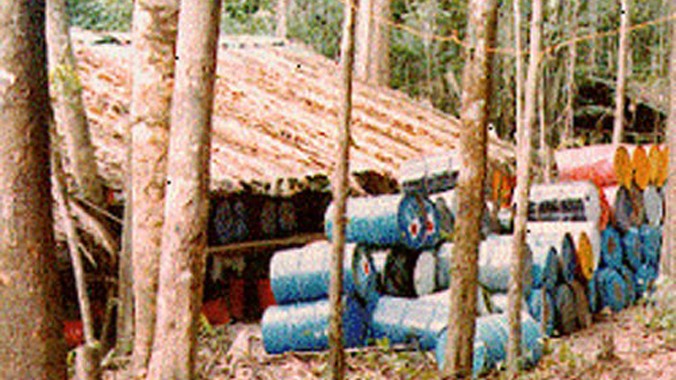 Các thùng hóa chất tại Tranquilandia năm 1984. Ảnh: Wikipedia.