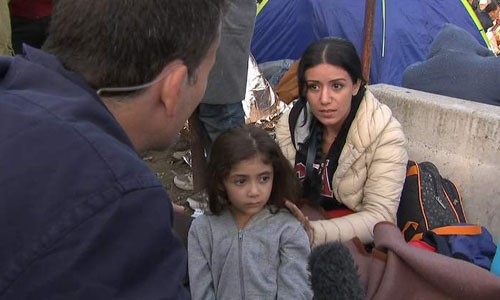 Alsayed muốn Alma được tới nơi an toàn, dù hai mẹ con có phải xa cách. Ảnh: Sky News.