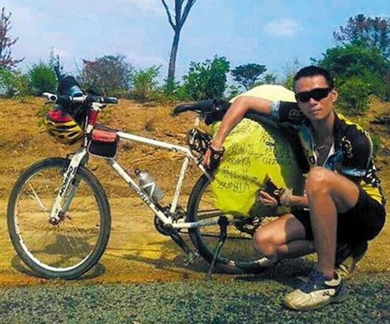 Cãi nhau với người yêu, đạp xe từ Trung Quốc đến châu Phi