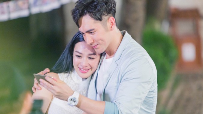 Người mẫu Trương Luân Thạc mới đây đăng trên trang cá nhân ảnh tình tứ giữa anh và Lệ Đề trong show thực tế Nếu như yêu. 