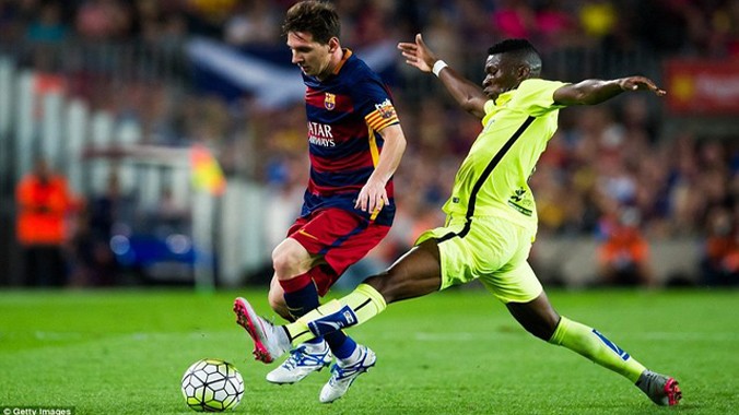 Messi tỏa sáng với cú đúp vào lưới Levante.