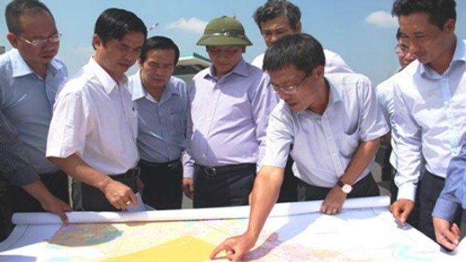 Đoàn công tác của Bộ Giao thông Vận tải kiểm tra quá trình chuẩn bị cho dự án sân bay Long Thành Ảnh: Moi.gov.vn.