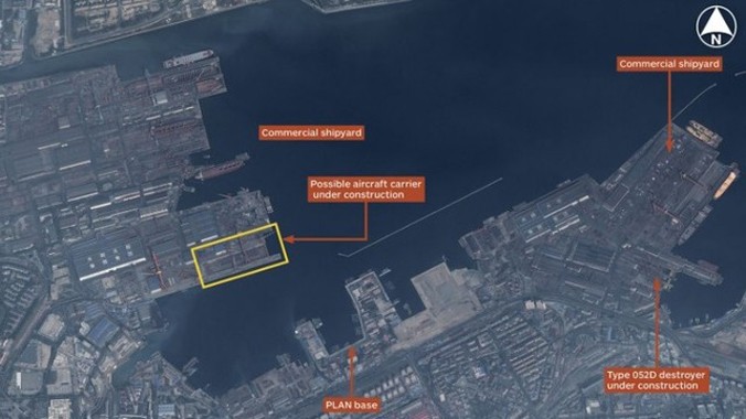Ô màu vàng dường như cho thấy vị trí của tàu sân bay mới tại cảng Đại Liên. Ảnh: Janes's.