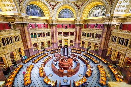 Thư viện Quốc hội ở thủ đô Washington DC, Mỹ được thành lập từ năm 1800 và chứa đựng hơn 160 triệu đầu sách và tài liệu trong những giá sách có tổng cộng chiều dài lên tới… 1.350km.