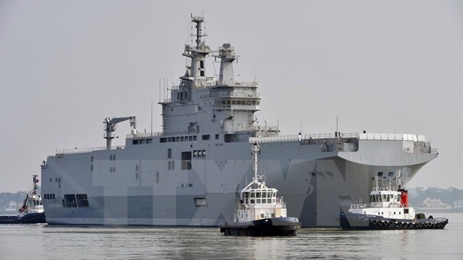 Tàu Mistral trong hành trình thử nghiệm đầu tiên ngoài khơi Saint-Nazaire, tây bắc nước Pháp ngày 16/3. Nguồn: AFP/TTXVN.