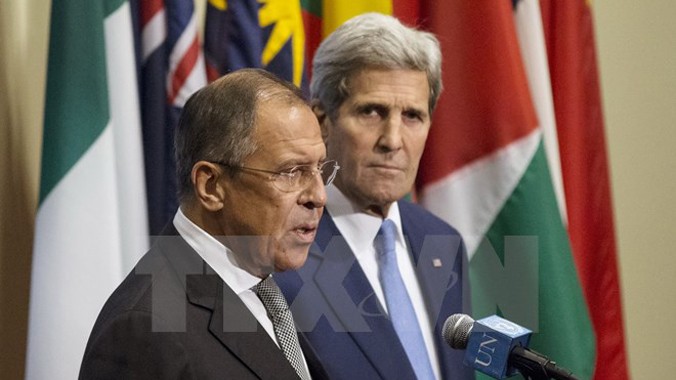Ngoại trưởng Nga Sergei Lavrov (trái) và Ngoại trưởng Mỹ John Kerry tại cuộc họp báo sau cuộc gặp. Nguồn: Reuters/TTXVN.