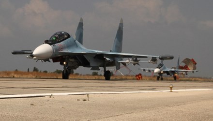 Hai máy bay Nga hạ cánh sau khi không kích IS ở Syria. Ảnh: Sputnik.