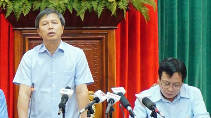 Phó giám đốc Sở TN&MT Hà Nội Nguyễn Hữu Nghĩa trao đổi với phóng viên chiều 6/10. Ảnh: Dũng Nguyễn.