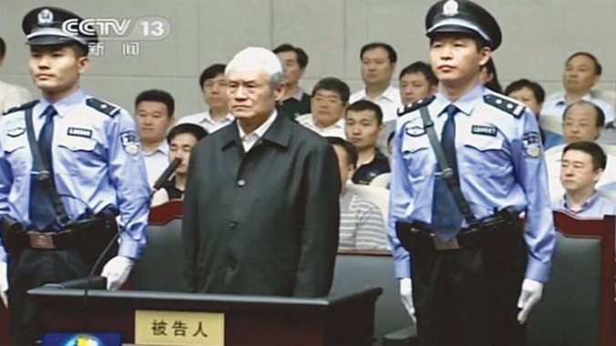 Cựu Ủy viên thường vụ Bộ Chính trị Trung Quốc Chu Vĩnh Khang bị đưa ra tòa xét xử.