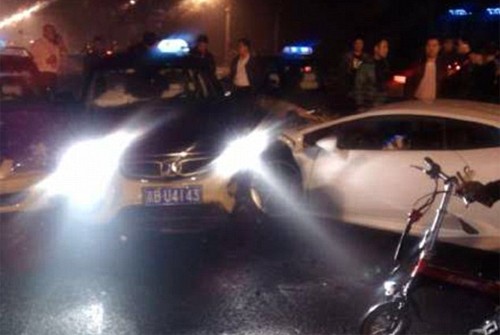Có tới 8 xe bị liên lụy trong tai nạn do siêu xe gây ra. Ảnh: Daily Online.